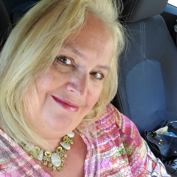 Meet your Posher, Veronique - Picture 2 of 2